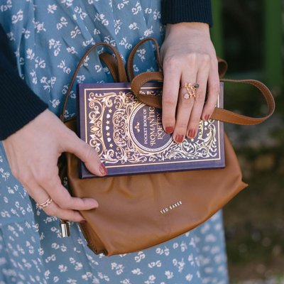 Ženske, ki nosijo Anka Jewelry