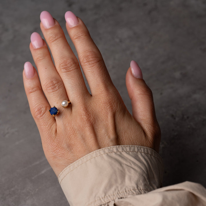 Goddesses Tears ring – Pearl and Lapis lazuli