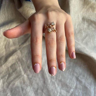Ženske, ki nosijo Anka Jewelry