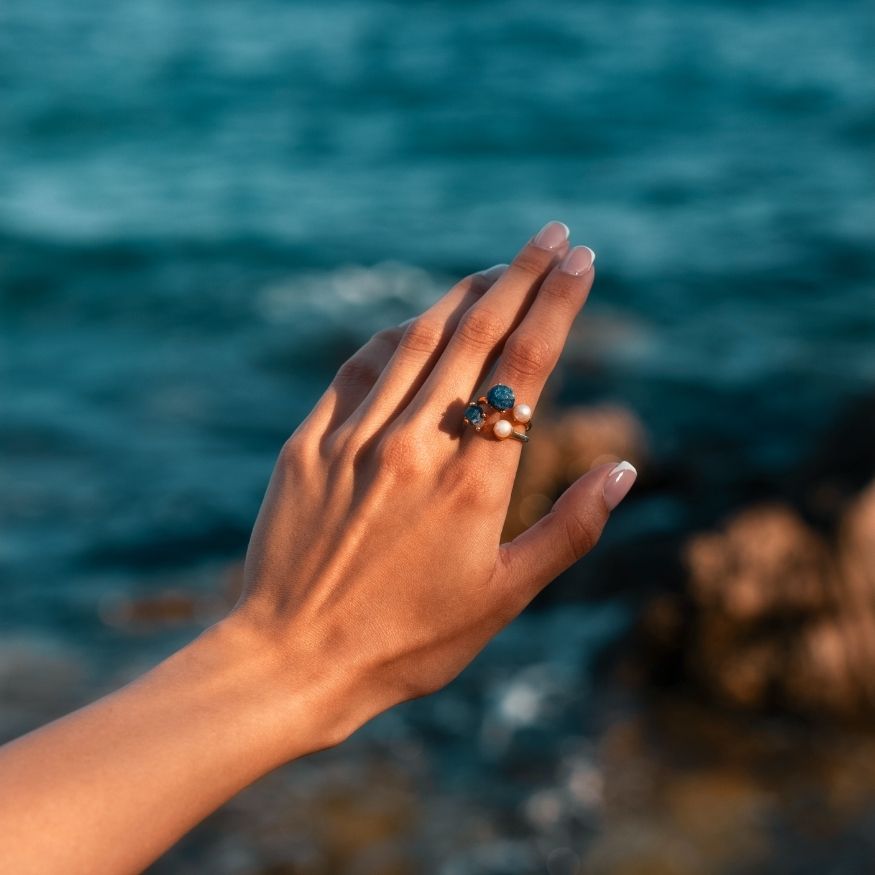 Goddesses Tears ring – Pearl and Lapis lazuli