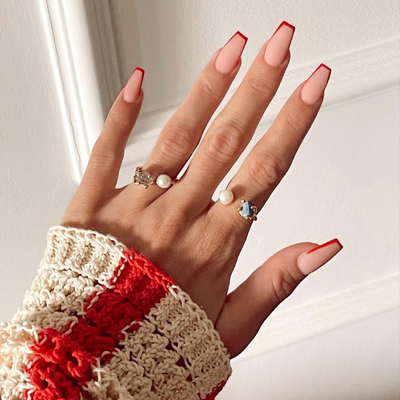 Ženske, ki nosijo Anka Jewelry