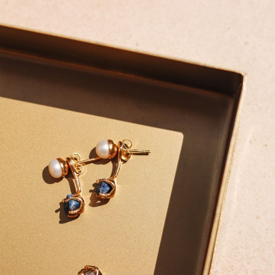 Goddesses Tears earrings – Pearl and Lapis lazuli